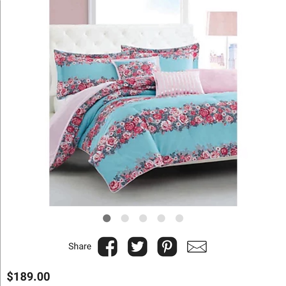Betsey Johnson
Banded Floral Bedding Collection